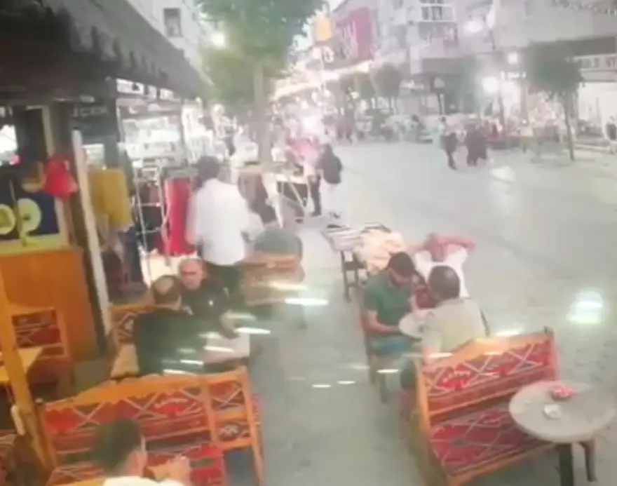 Gaziosmanpaşa'da korku dolu anlar: Motosiklet kafeteryaya daldı 2