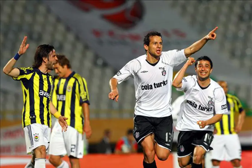 Beşiktaş: 4 - Fenerbahçe: 2 35 Beşiktaş: 4 - Fenerbahçe: 2 35