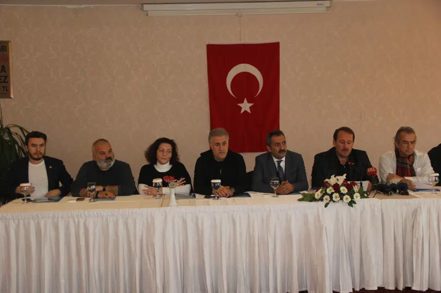 Sanatçılar, Zeytin Dalı Harekatı'na destek için Suriye sınırına gitti 