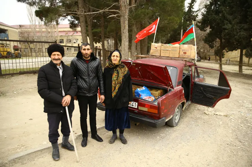 Sosyal medyada takdir topladı: Arabam eski olsa da kalbimiz temiz ve zengin 4