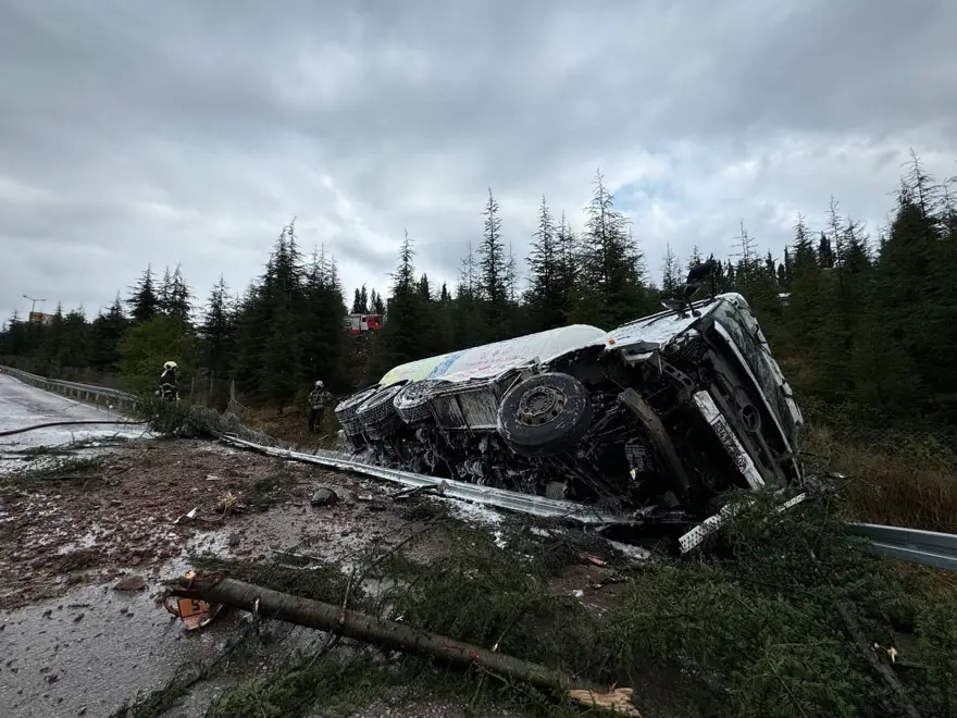 Anadolu Otoyolu’nda İstanbul yönünü kapatan kaza: LPGsızıntısı nedeniyle önlem alındı 7 Anadolu Otoyolu’nda İstanbul yönünü kapatan kaza: LPGsızıntısı nedeniyle önlem alındı 7
