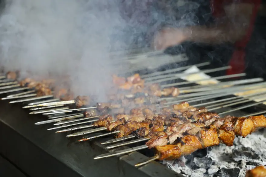 Gökyüzü, kebap dumanlarıyla kaplandı: "Bu festivalin dünyada eşi, benzeri yok" Gökyüzü, kebap dumanlarıyla kaplandı: "Bu festivalin dünyada eşi, benzeri yok"