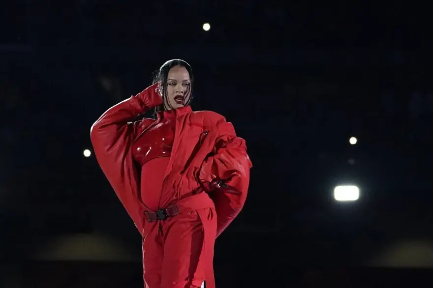 Rihanna ikinci çocuğuna hamile! Superbowl devre arası şovunda açıkladı 1