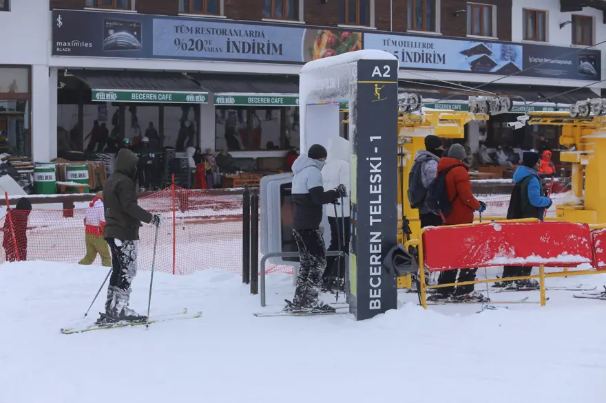 Uludağ'da pistler doldu taştı 1