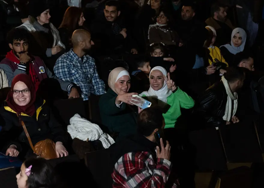 Esad sonrası ilk özgür oyun! Tiyatrocu kardeşler Şam'da sahneye çıktı 5