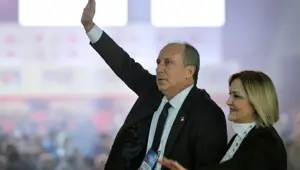 Muharrem İnce'nin Cumhurbaşkanlığı adaylığını Kılıçdaroğlu açıkladı Muharrem İnce'nin Cumhurbaşkanlığı adaylığını Kılıçdaroğlu açıkladı