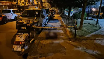 Sultangazi'de bıçaklı saldırıya uğrayan genç hayatını kaybetti