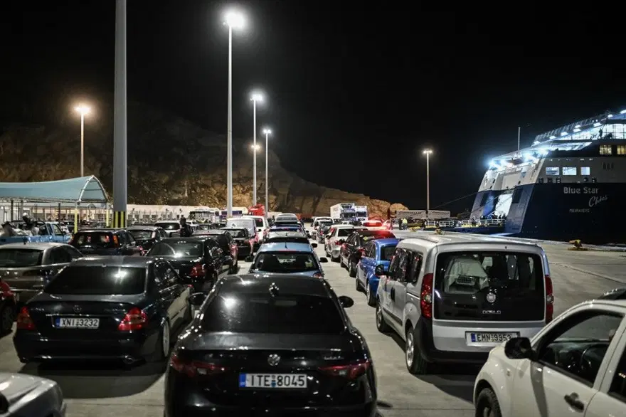 BELEDİYE, SOKAKLARA ŞERİT ÇEKTİ 3