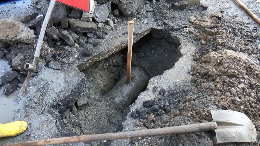 Eminönü'nde su borusu patladı 4