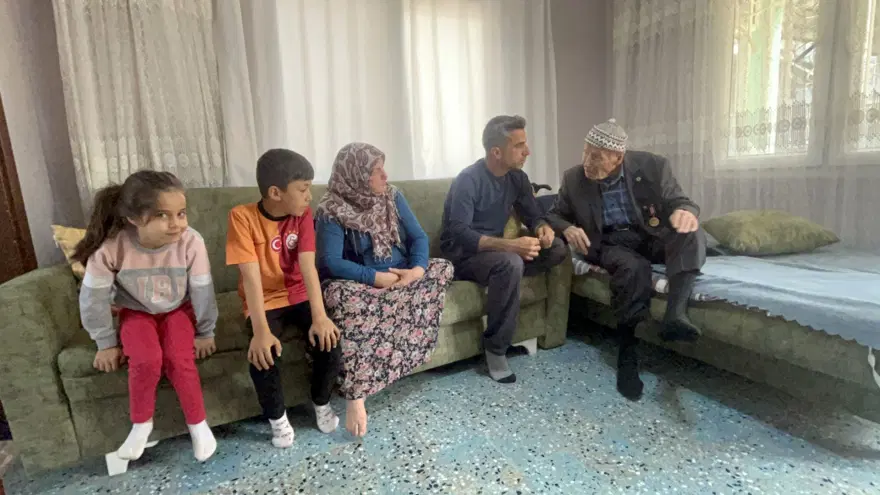 Torununun torununu gördü: 103 yaşındaki Kore gazisinin uzun yaşam sırrı 3 Torununun torununu gördü: 103 yaşındaki Kore gazisinin uzun yaşam sırrı 3