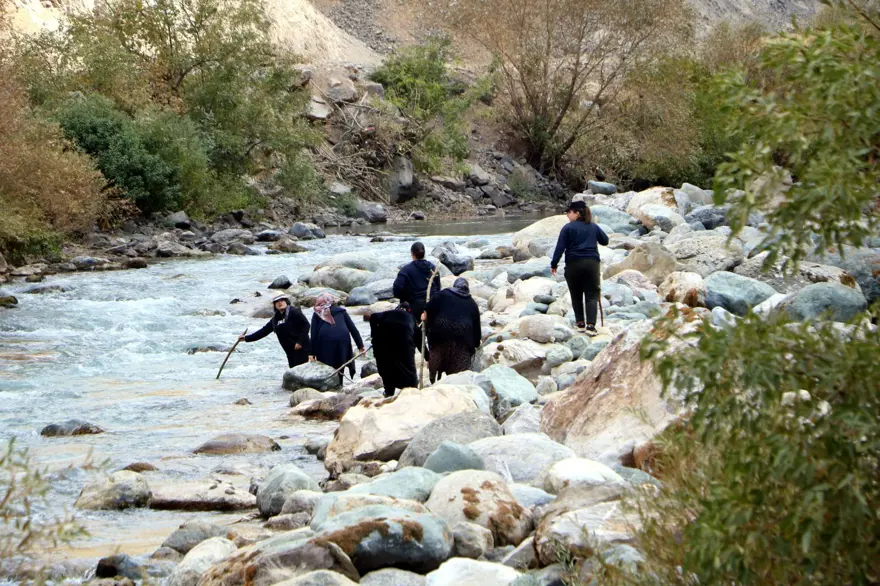 "BİR UMUT PEŞİNDEYİZ" 6