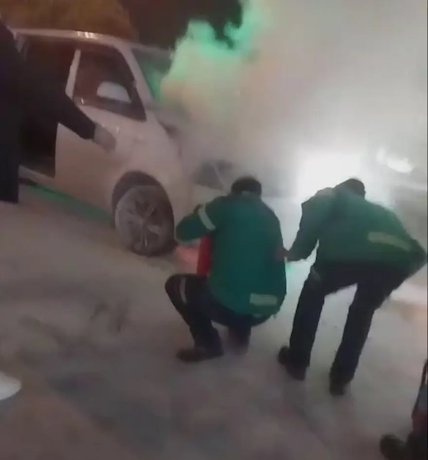 Akaryakıt istasyonundayangın paniği Akaryakıt istasyonundayangın paniği