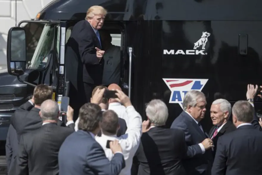 Trump TIR şoförü oldu 9