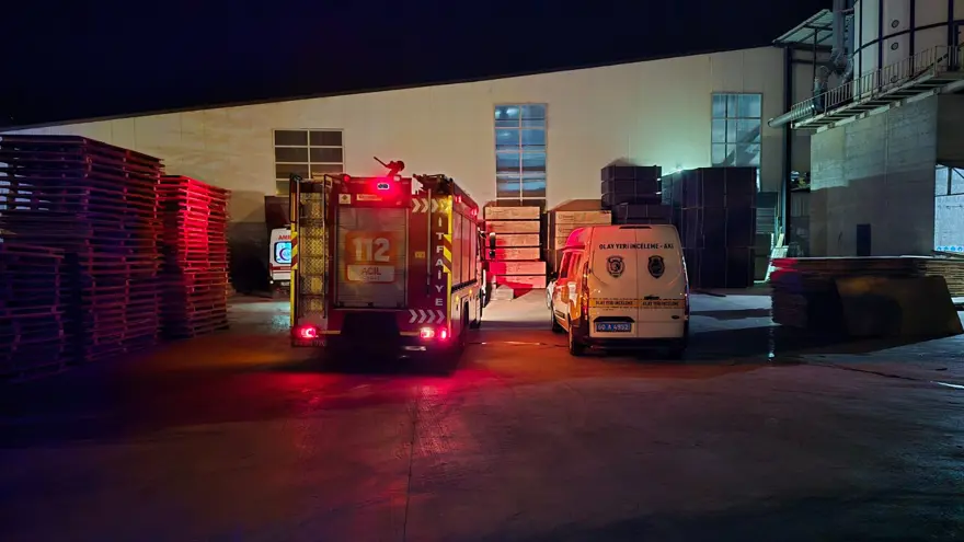 Pres makinesine sıkışan işçi hayatını kaybetti 