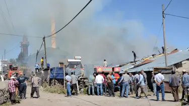 Sarıkamış'ta yangın: İki ev ile iki ahır yandı