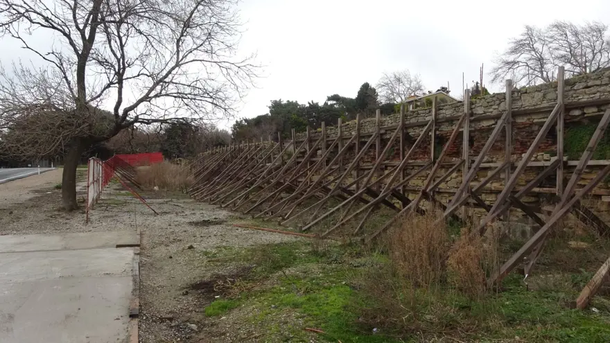 Çanakkale’de, 252 yıllık tarihi Namazgah Tabyası'nın sur duvarları restore ediliyor 17 Çanakkale’de, 252 yıllık tarihi Namazgah Tabyası'nın sur duvarları restore ediliyor 17