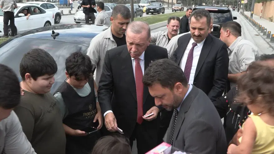 Cumhurbaşkanı Erdoğan, vatandaşlarla sohbet etti Cumhurbaşkanı Erdoğan, vatandaşlarla sohbet etti