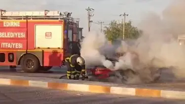 Edirne'de alev alan otomobilin sürücüsü kayıplara karıştı