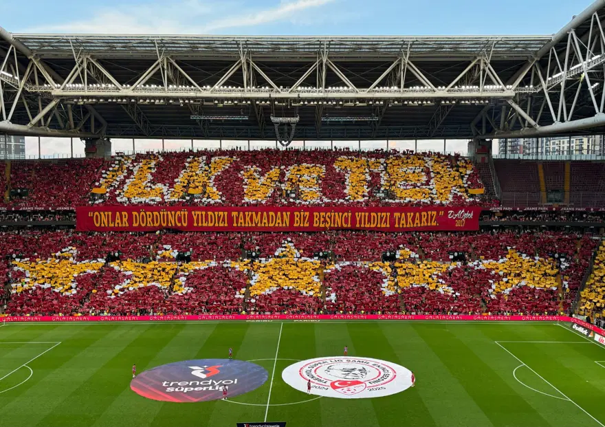 Galatasaray taraftarından özel koreografi: Mourinho ve Fenerbahçe'ye gönderme 7 Galatasaray taraftarından özel koreografi: Mourinho ve Fenerbahçe'ye gönderme 7
