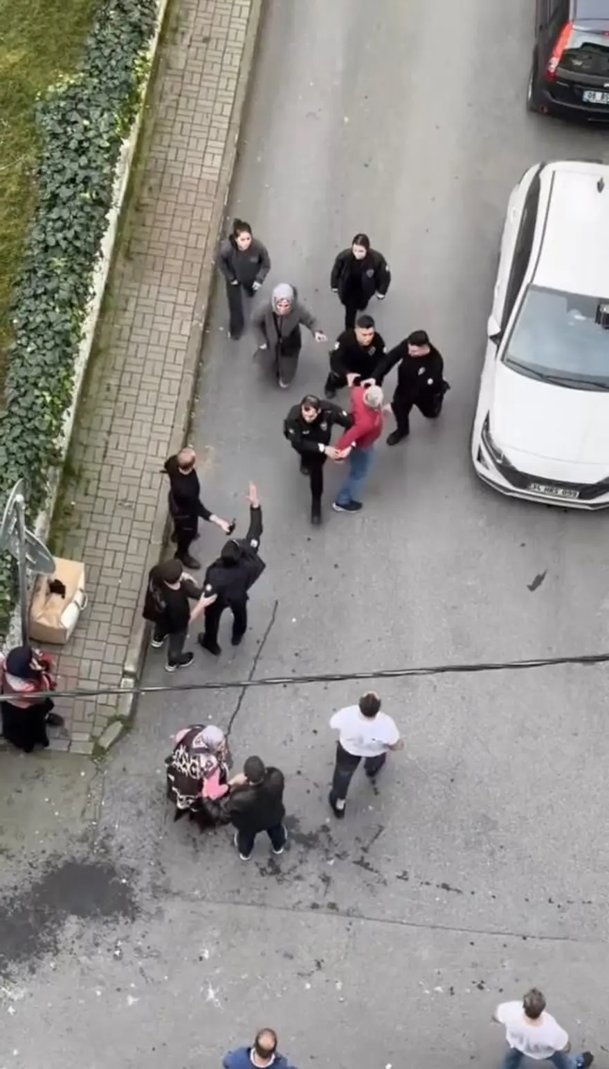 İstanbul’da “Bina kötü kokuyor” kavgası: 7 yaralı 5