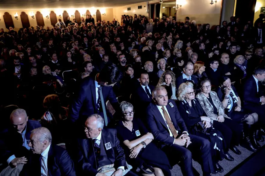 Usta sanatçı Yıldız Kenter son yolculuğuna uğurlandı 4