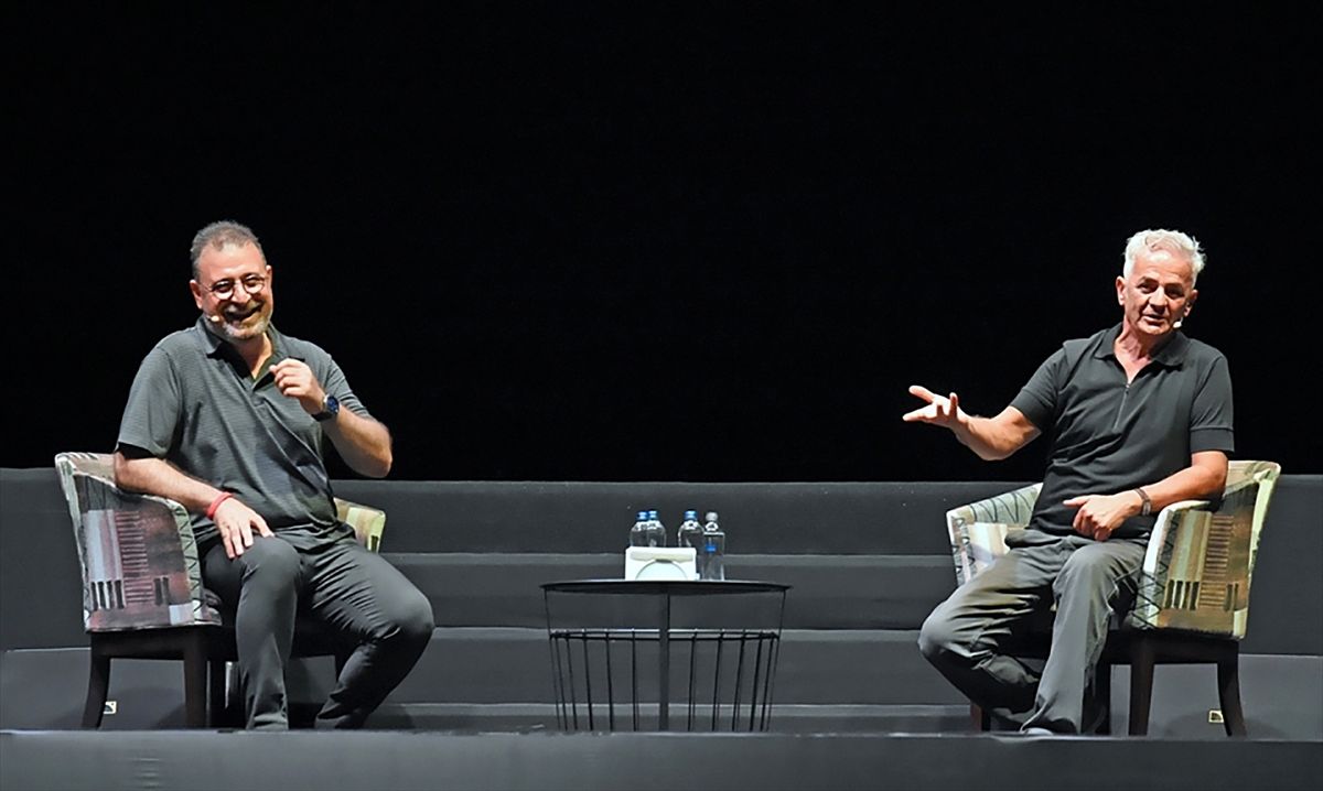 Can Yılmaz ve Zafer Algöz'den sosyal mesafeli stand up gösterisi (Alkış yerine korna ve selektör)