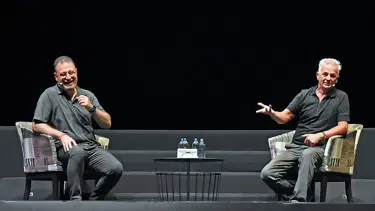 Can Yılmaz ve Zafer Algöz'den sosyal mesafeli stand up gösterisi (Alkış yerine korna ve selektör)