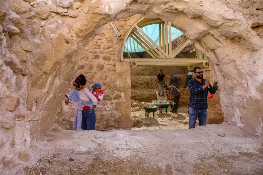Arkeolog çiftin bebeği Sarya Hasankeyf kazı ekibinin neşe kaynağı oldu 13 Arkeolog çiftin bebeği Sarya Hasankeyf kazı ekibinin neşe kaynağı oldu 13