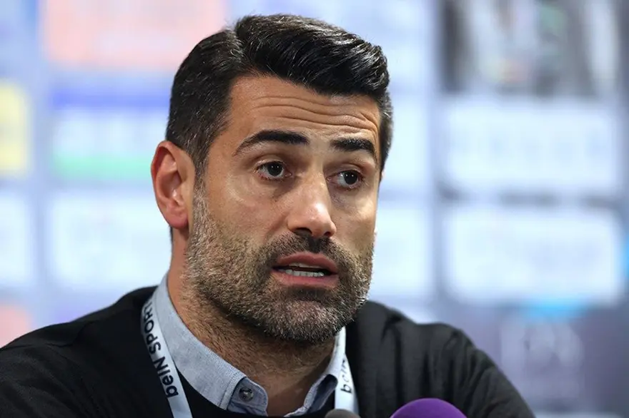 Volkan Demirel'den "Fenerbahçe'de çalışır mısın?" sorusuna cevap 4 Volkan Demirel'den "Fenerbahçe'de çalışır mısın?" sorusuna cevap 4