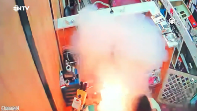 Cep telefonu bataryası elinde patladı