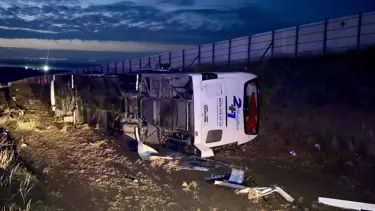 Kırşehir'de yolcu otobüsünün devrildi: 15 kişi yaralandı
