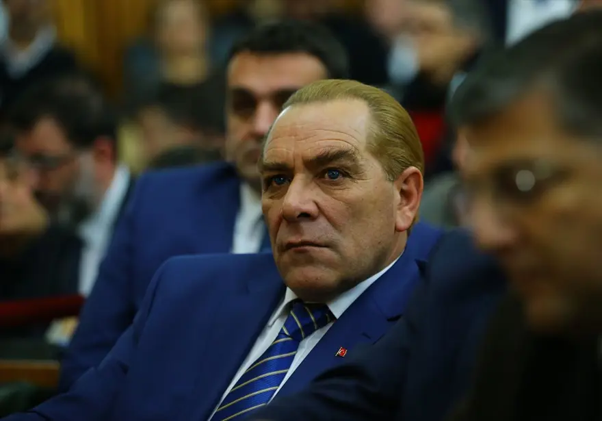 Atatürk'e benzerliğiyle dikkat çeken Göksel Kaya'ya eşinden dayak: 'Geber' dedi, yumruk ve tekme attı 8