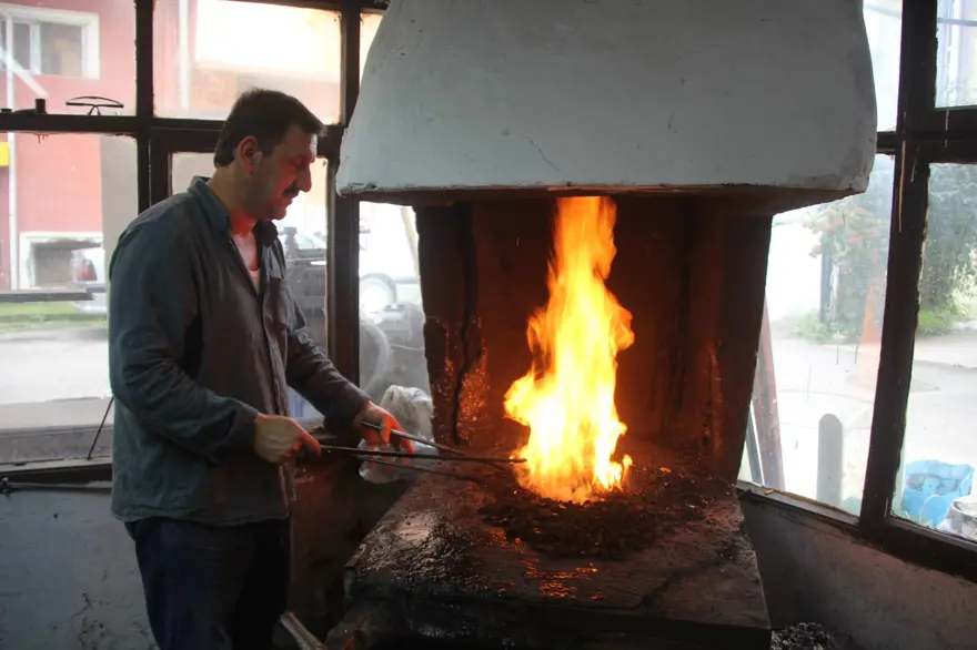 38 yıldır ocak sönmesin diye çabalıyor: Mesleğe ilgi azaldı, çırak bulamıyor 2 38 yıldır ocak sönmesin diye çabalıyor: Mesleğe ilgi azaldı, çırak bulamıyor 2