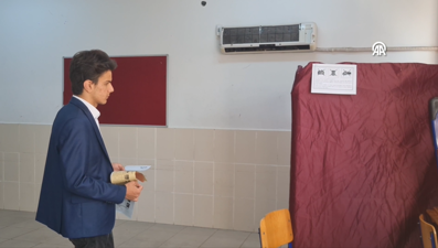 Türkiye'nin en genç belediye başkan adayı oyunu kullandı