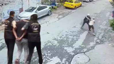 Hastaneye giderken çantası çalındı: İstanbul'da sokak ortasında gasp