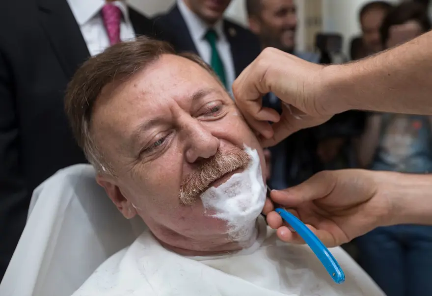 OHAL bitti, sakal gitti (CHP'li Aytuğ Atıcı tıraş oldu) 16