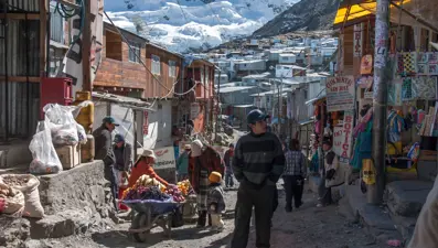 Yeryüzündeki cehennem: İnsanların ölümüne çalıştığı dağ yerleşimi