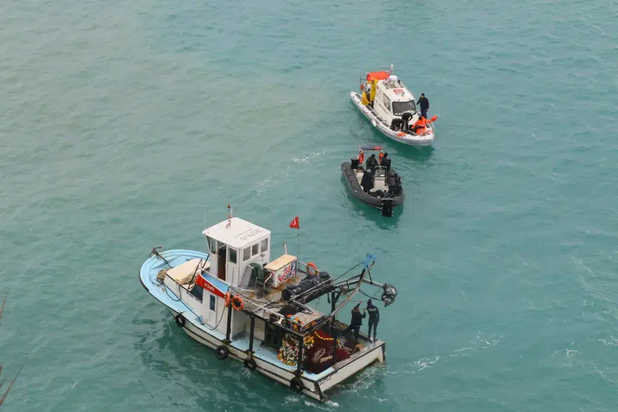 Antalya’da falezlere düşen araç: Gelişmiş cihazlar bir noktada sinyal verdi 7 Antalya’da falezlere düşen araç: Gelişmiş cihazlar bir noktada sinyal verdi 7