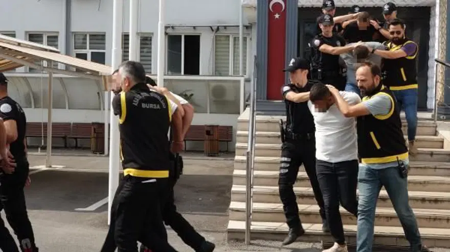 İZMİR'DE YAKALANDILAR 1
