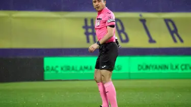 1. lig maçında hakemden hayati müdahale: Futbolcuyu ölümden kurtardı