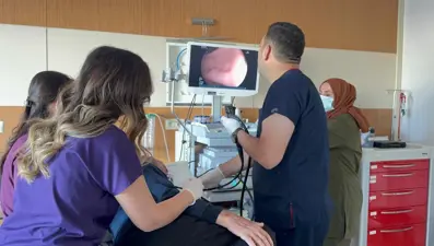 22 yaşındaki kadının midesinden 2 kalem çıkarıldı