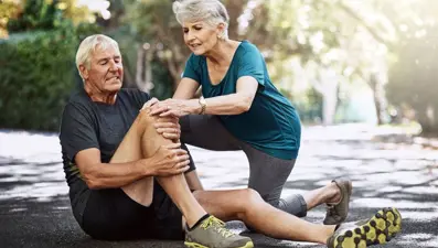 Yaşlılıkta bacaklardaki kas kaybının en önemli nedeni sinirler