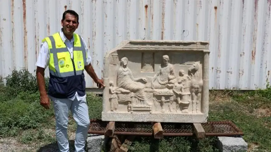 Çanakkale'de bulunan Parion Antik Kenti'nde 1900 yıllık mezar steli bulundu 10