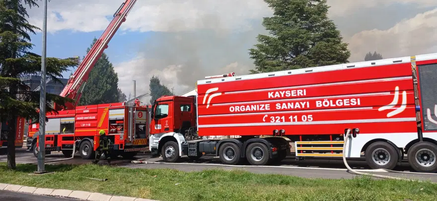Kayseri'de sünger fabrikasında yangın 2 Kayseri'de sünger fabrikasında yangın 2