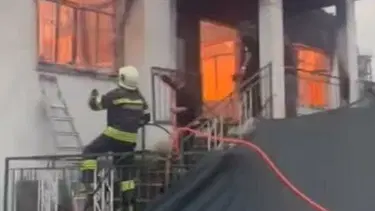 Evde çıkan yangında anne ve oğlu öldü, kızı yaralı