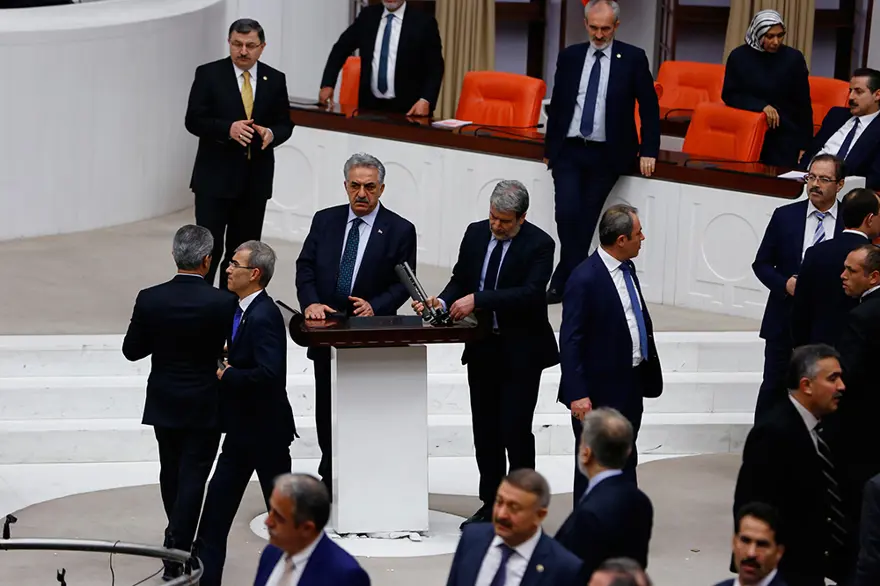 Meclis'te yumruklu kavga 23