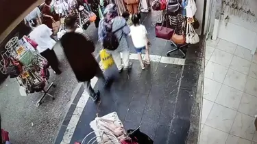 Yolda yürürken 700 bin TL'lik altınlarından oldu