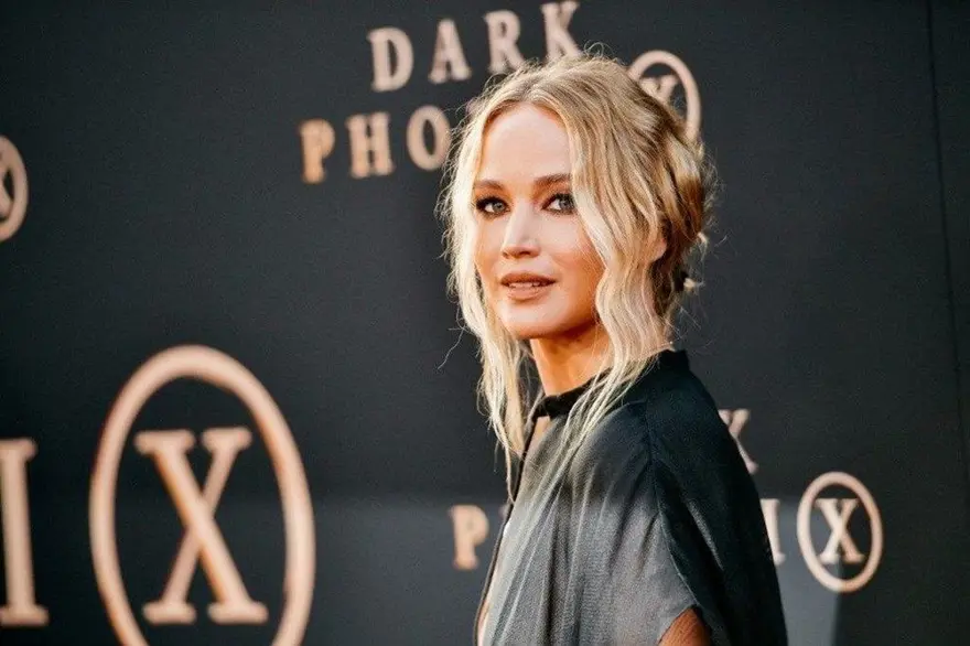 Jennifer Lawrence Cannes Film Festivali'nde neden terlik giydiğini açıkladı 