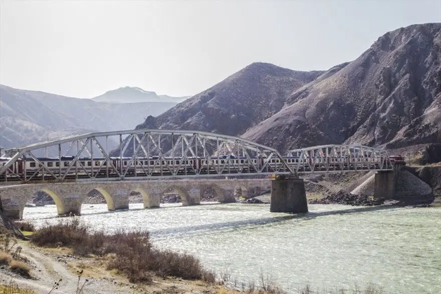 kurtalan ekspresi, güney kurtalan ekspresi, barış manço, güney treni, kurtalan treni 12