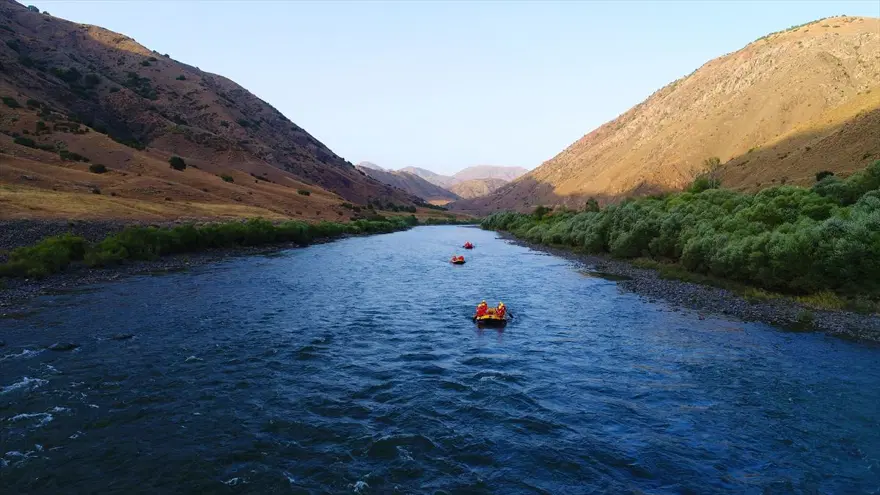 Elazığ'da Murat Nehri'nde rafting heyecanı 5 Elazığ'da Murat Nehri'nde rafting heyecanı 5